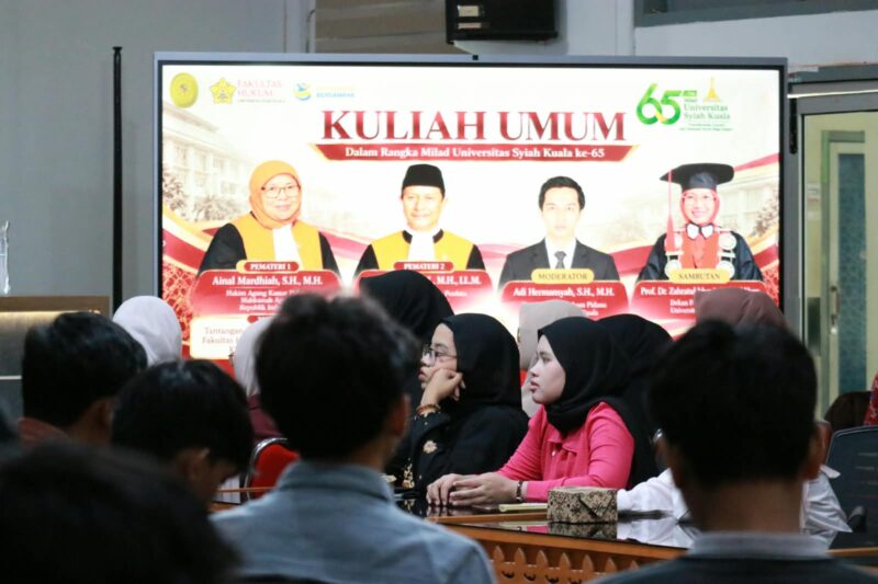 Mahasiswa Fakultas Hukum Universitas Syiah Kuala mengikuti kuliah umum bersama dua Hakim Agung Mahkamah Agung RI yang membahas perkembangan hukum, KUHP baru, keadilan dan integritas profesi hukum, Kamis (1/10/2026). Foto: Dok. Istimewa 