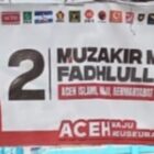 Spanduk bergambar pasangan Muzakir Manaf–Fadhlullah (Mualem–Dek Fadh) bersama Abu Lupie dan Zakaria alias Bang Jeck Jangka, Sabtu (17/10/2026). Foto: Dok. Istimewa 